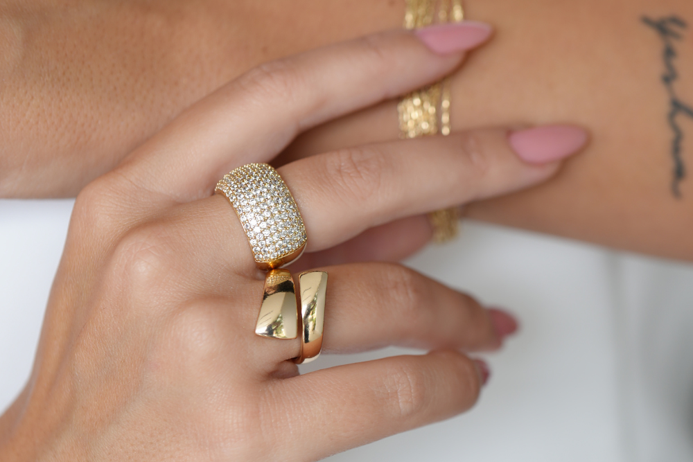 Por que Presentear com Semijoias Neste Natal é uma Boa Ideia