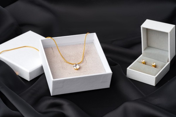 O impacto da apresentação das semijoias no momento da venda