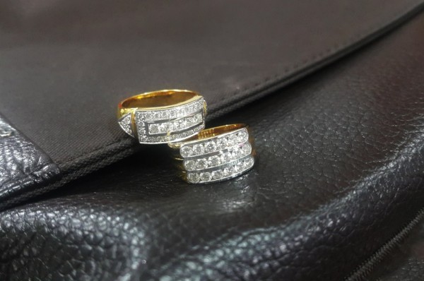 Anéis com pedrarias