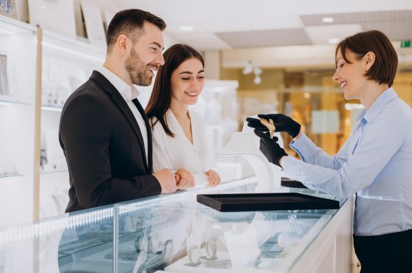 Técnicas avançadas para vender semijoias