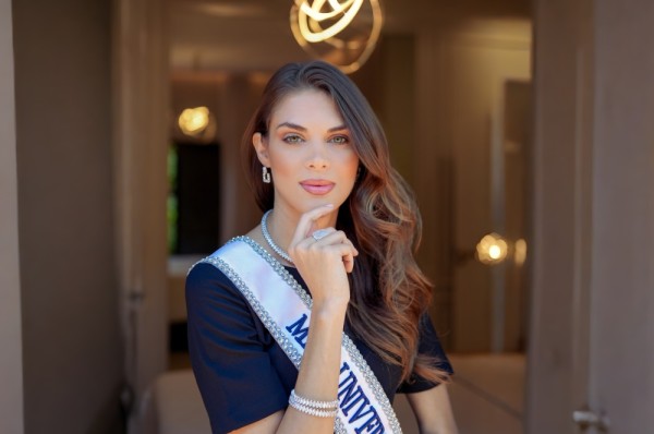 Larissa Hellena, Miss Universo São Paulo, brilha com Munrá Semijoias